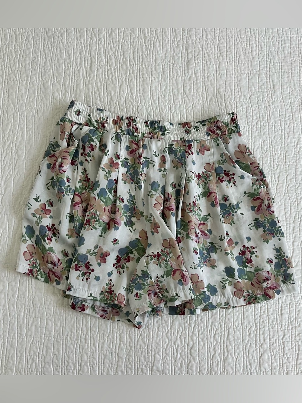 Brandy Melville White Floral Elastic Shorts